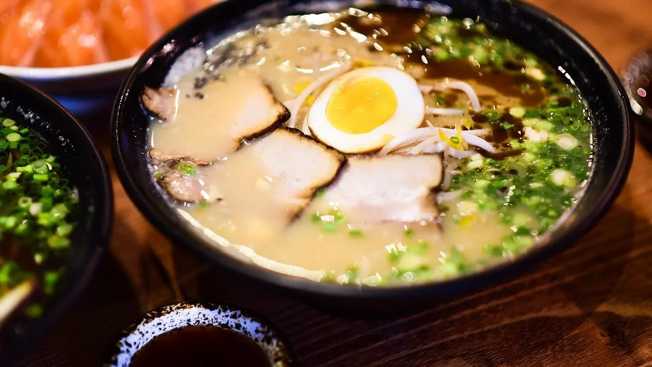 what is tonkotsu ramen