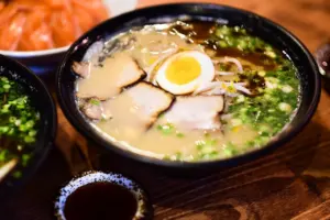 what is tonkotsu ramen